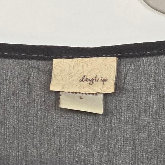 Buckle Day Trip Women's Sheer Embellished Top. Size Large. - Picture 6 of 8